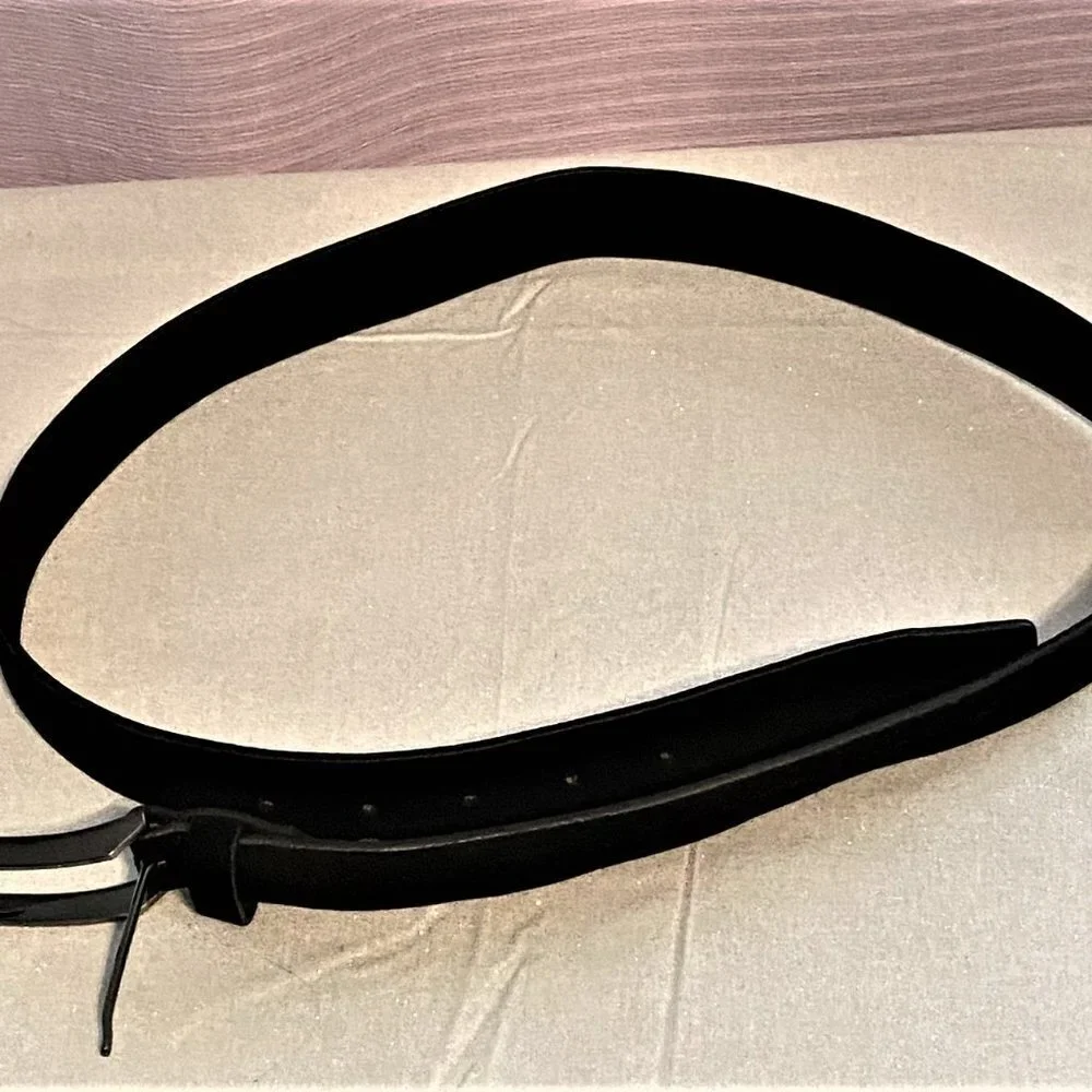 NWOT Tie Bar Men's Amish Leather Suede Belt Size Medium with Silver Hardware